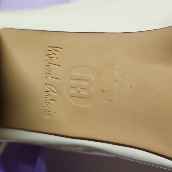 Two-Tone Platform Peep-Toe Pumps with Buckle Detail - Picture 6 of 7